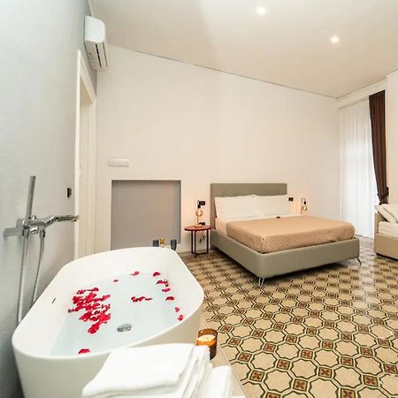 La Piazza Suite Неаполь Екстер'єр фото