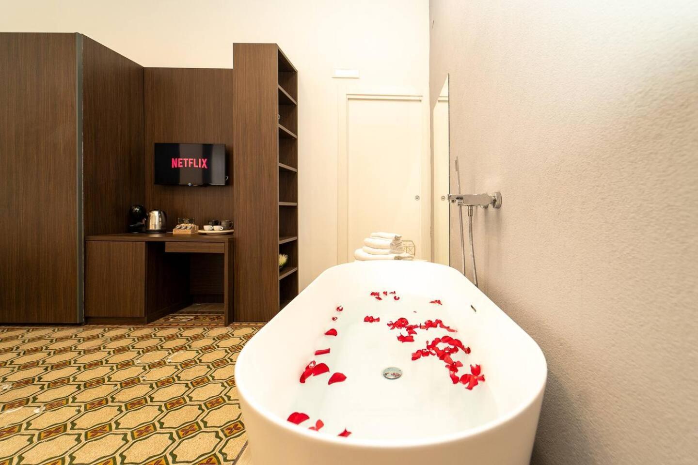 La Piazza Suite Неаполь Екстер'єр фото