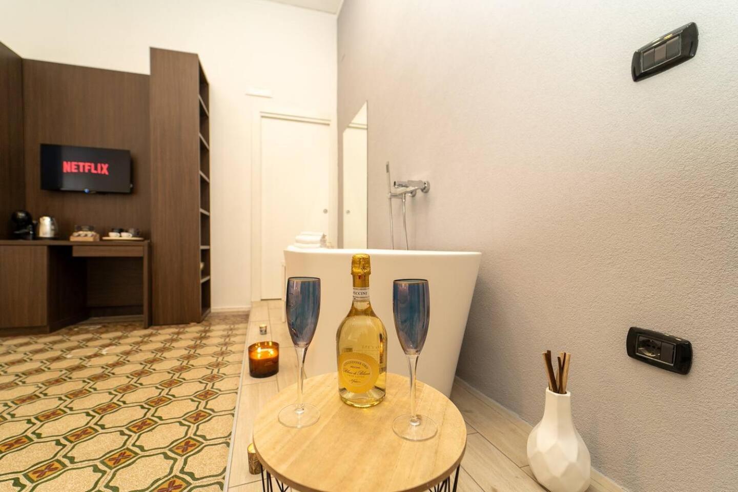 La Piazza Suite Неаполь Екстер'єр фото
